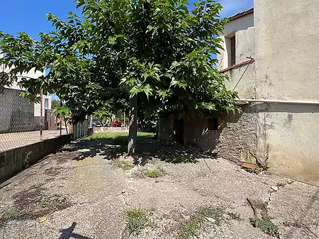 Gran casa de poble situada a Crespià. - 18