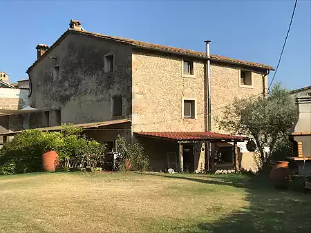 Auténtica finca en venda, situada al poble de Tortellà. - 34