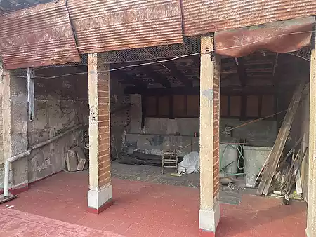 Casa de poble situada al cor del casc antic de Besalú. - 15