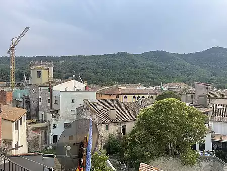 Casa de poble situada al cor del casc antic de Besalú. - 18